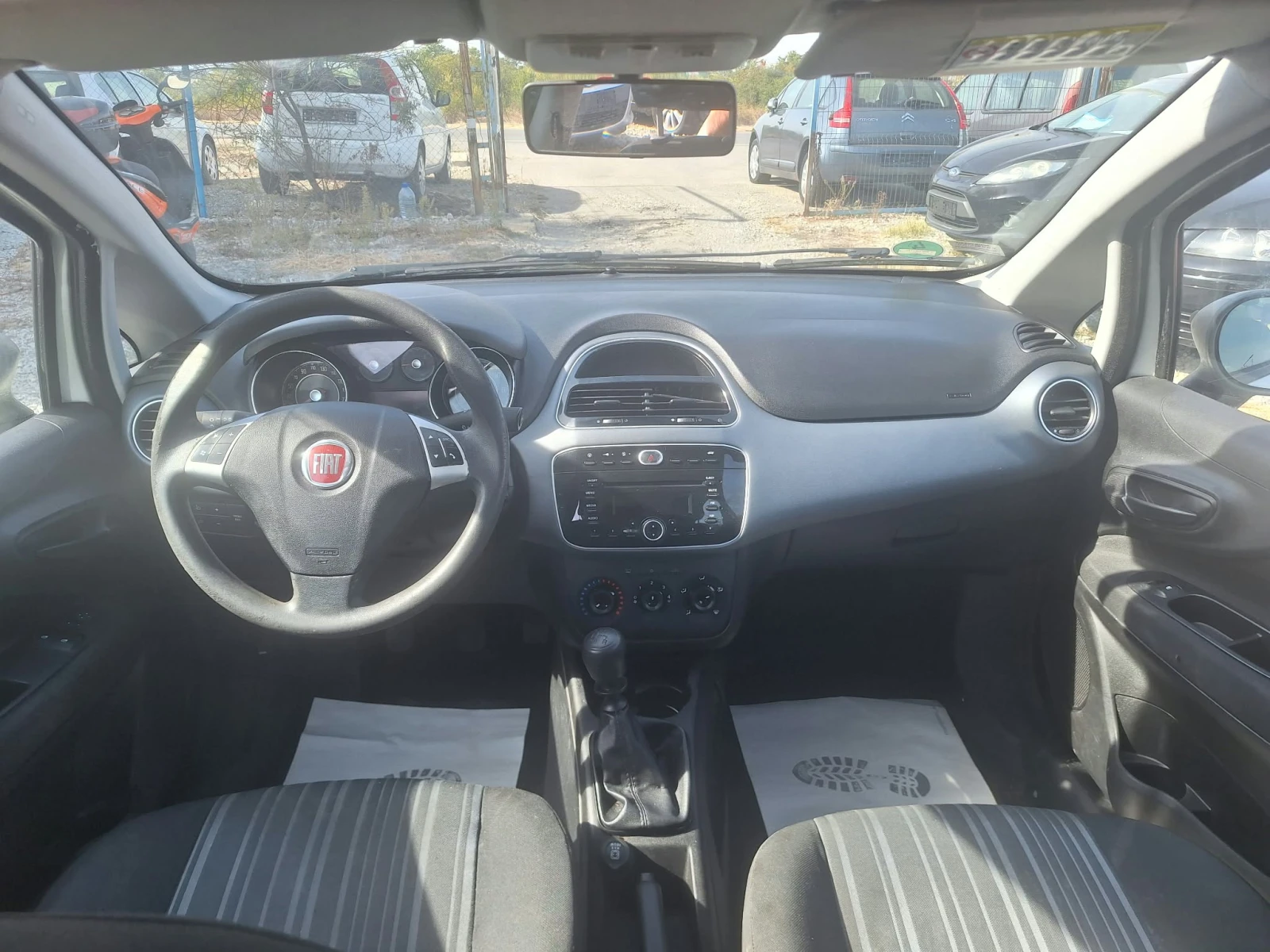 Fiat Punto 1.4i klima EVO, снимка 8 - Автомобили и джипове - 56393339