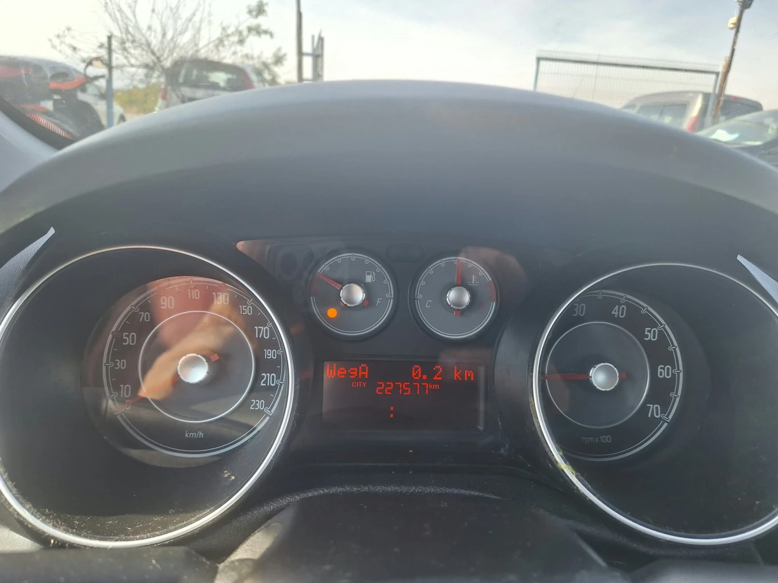 Fiat Punto 1.4i klima EVO, снимка 12 - Автомобили и джипове - 56393339
