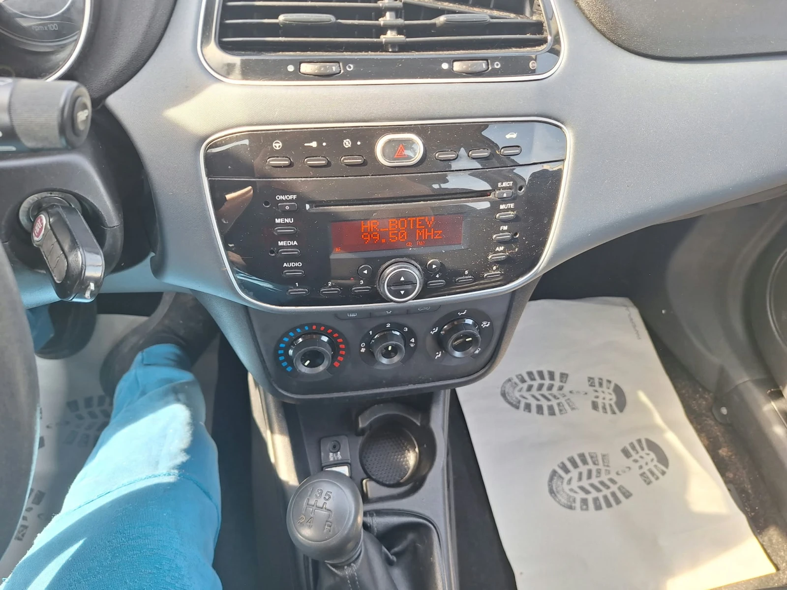 Fiat Punto 1.4i klima EVO, снимка 13 - Автомобили и джипове - 56393339