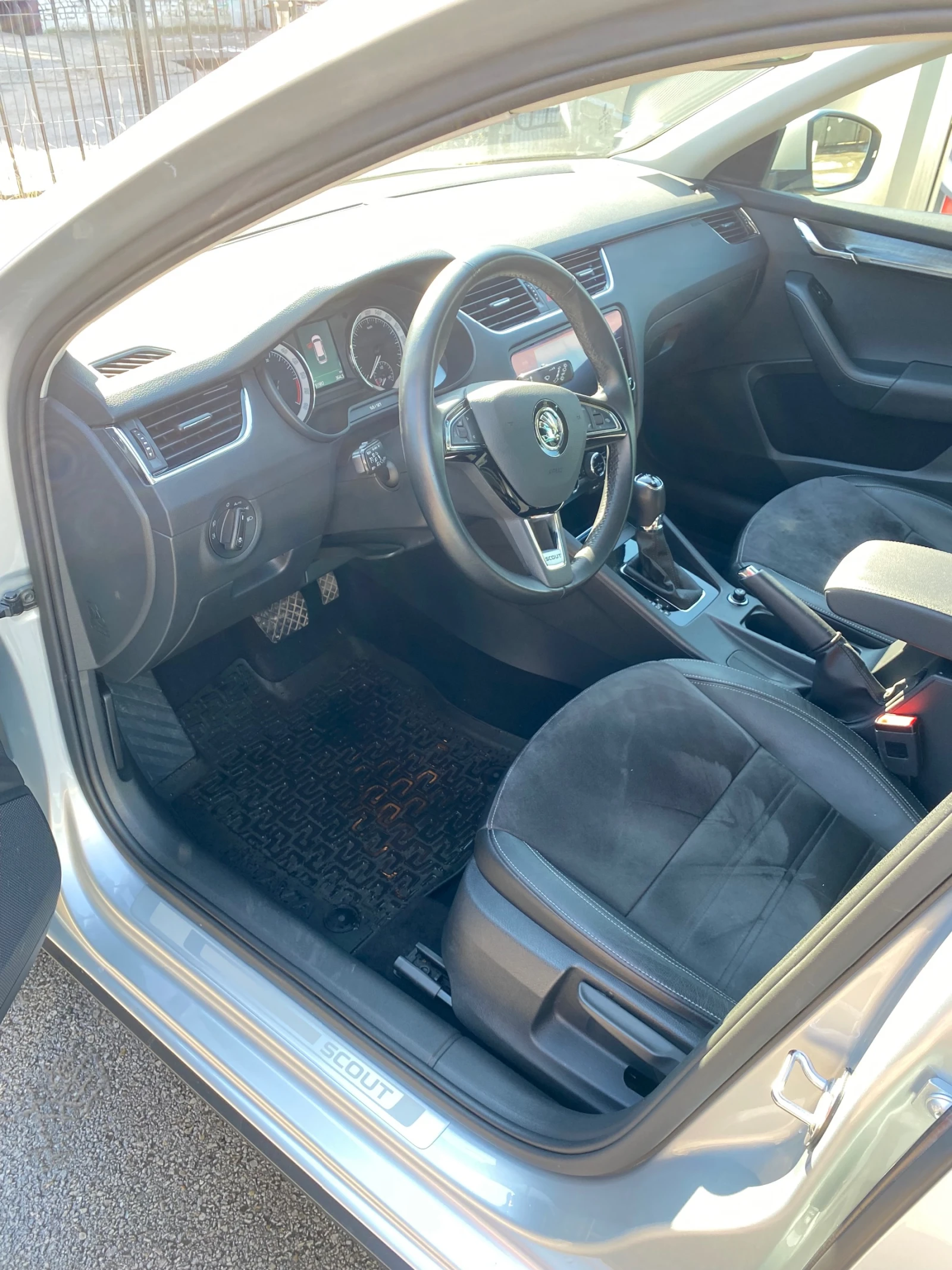 Skoda Octavia Scout, снимка 12 - Автомобили и джипове - 56465177