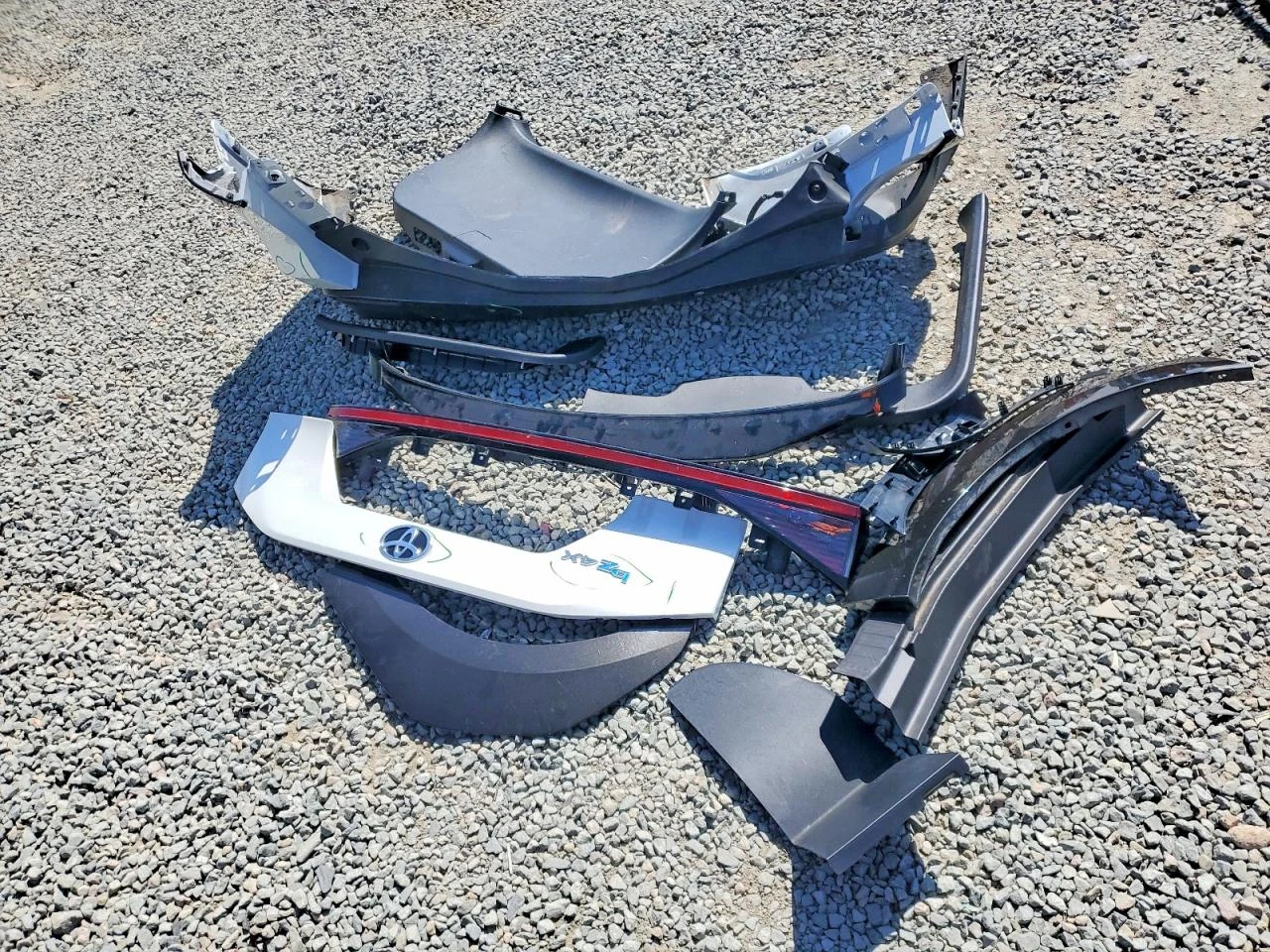 Toyota bZ4X, снимка 12 - Автомобили и джипове - 56613747