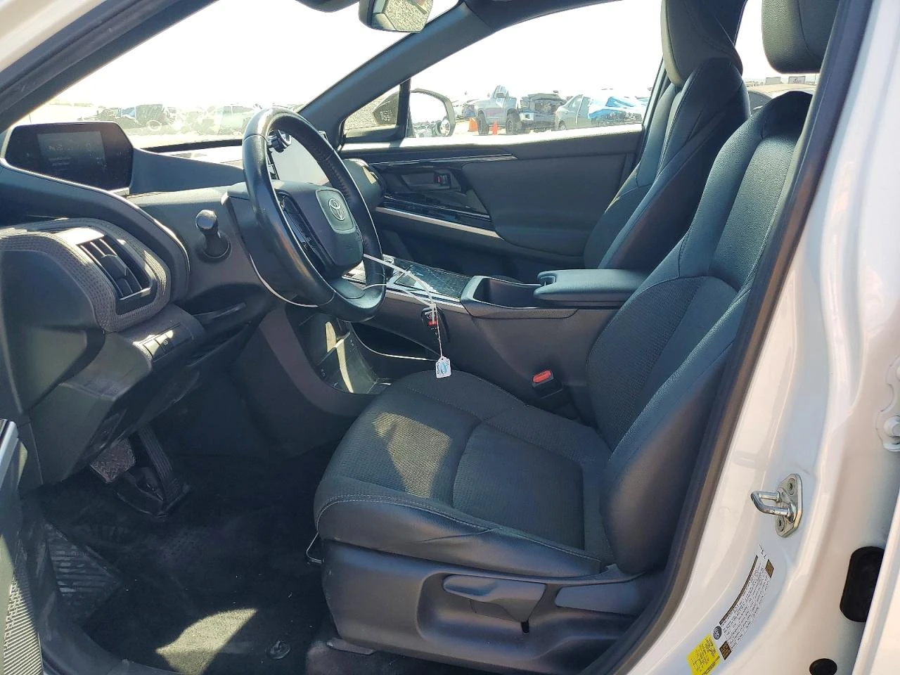 Toyota bZ4X, снимка 7 - Автомобили и джипове - 56613747