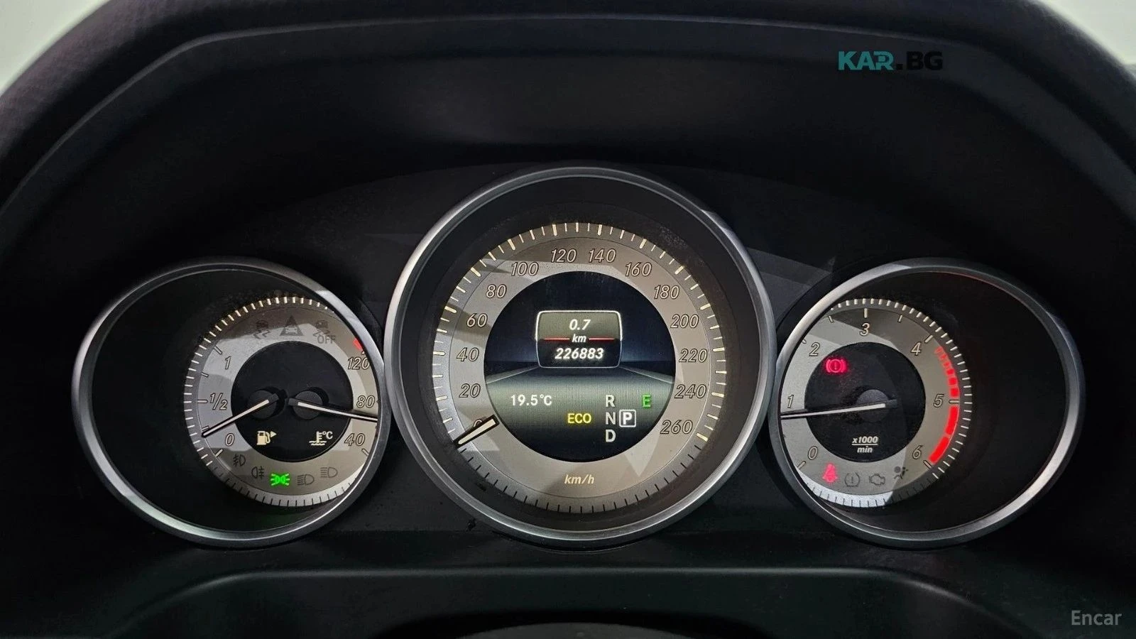 Mercedes-Benz E 220, снимка 8 - Автомобили и джипове - 56689880