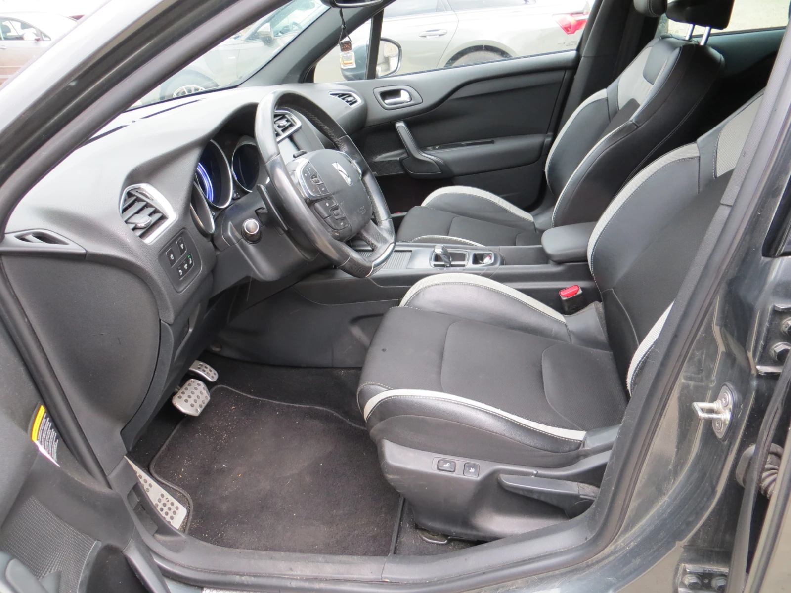 Citroen DS4 1.6HDI, снимка 10 - Автомобили и джипове - 56722666