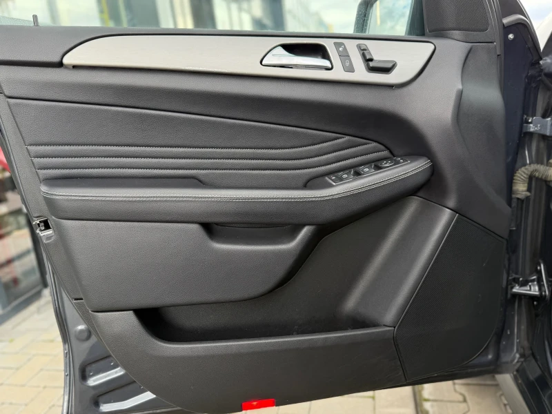 Mercedes-Benz ML 350 AMG-PACKET* НА ПРУЖИНИ* PANORAMA* CAMERA* ТЕГЛИЧ* , снимка 8 - Автомобили и джипове - 52496263