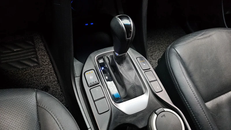 Hyundai Santa fe 2.0CRDI/4x4/Пълна сервизна !!!, снимка 11 - Автомобили и джипове - 53455388