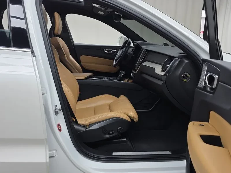 Volvo XC60 D5 INSCRIPTION, снимка 11 - Автомобили и джипове - 54880075