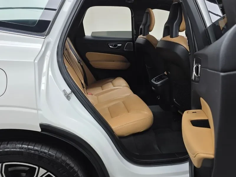 Volvo XC60 D5 INSCRIPTION, снимка 12 - Автомобили и джипове - 54880075