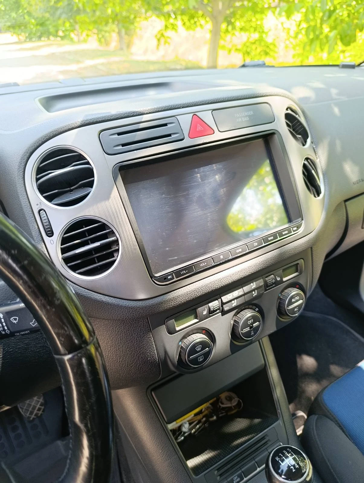 VW Tiguan 2.0 TDI, снимка 12 - Автомобили и джипове - 55607147