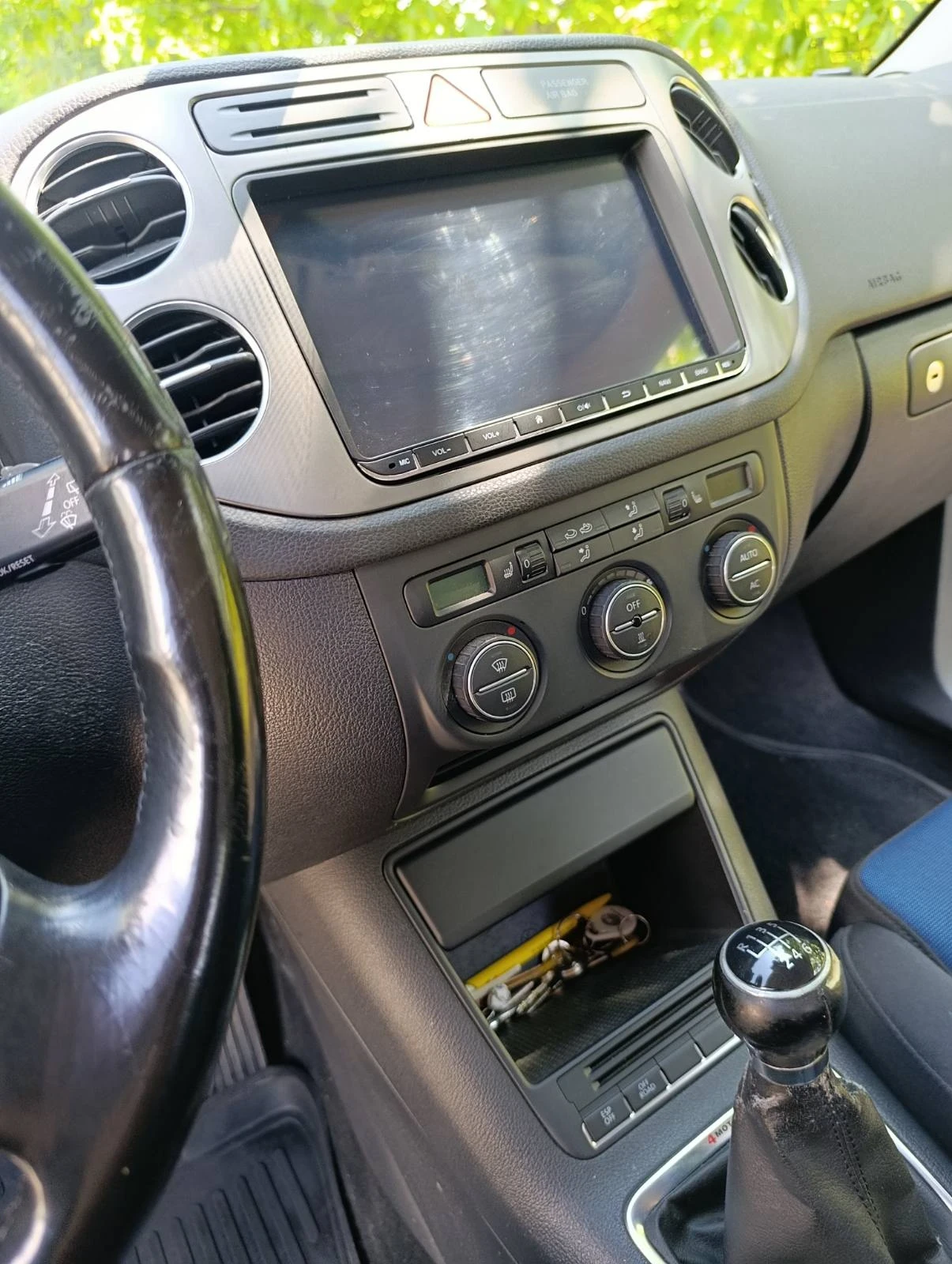 VW Tiguan 2.0 TDI, снимка 11 - Автомобили и джипове - 55607147