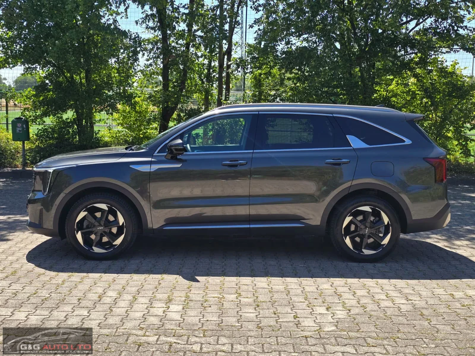 Kia Sorento PHEV/252HP/PLUG&RIDE/PANO/360/MEMO/NAVI/LED/601q, снимка 2 - Автомобили и джипове - 55689534