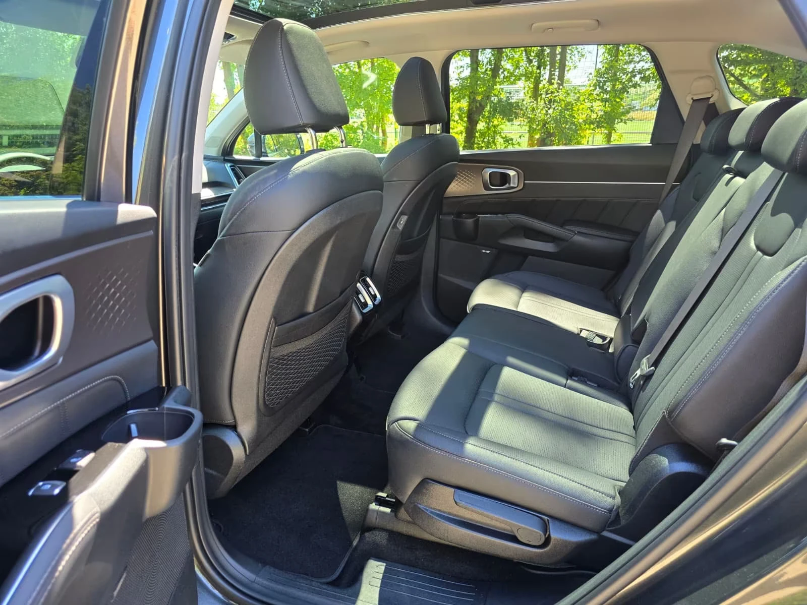 Kia Sorento PHEV/252HP/PLUG&RIDE/PANO/360/MEMO/NAVI/LED/601q, снимка 12 - Автомобили и джипове - 55689534
