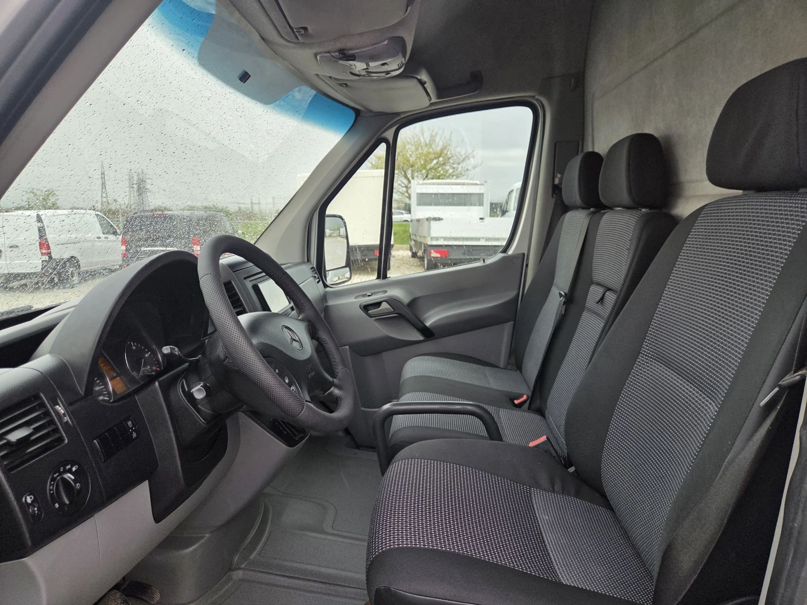 Mercedes-Benz Sprinter 319 CDI, Автомат, Клима, Нави, снимка 9 - Бусове и автобуси - 54357178