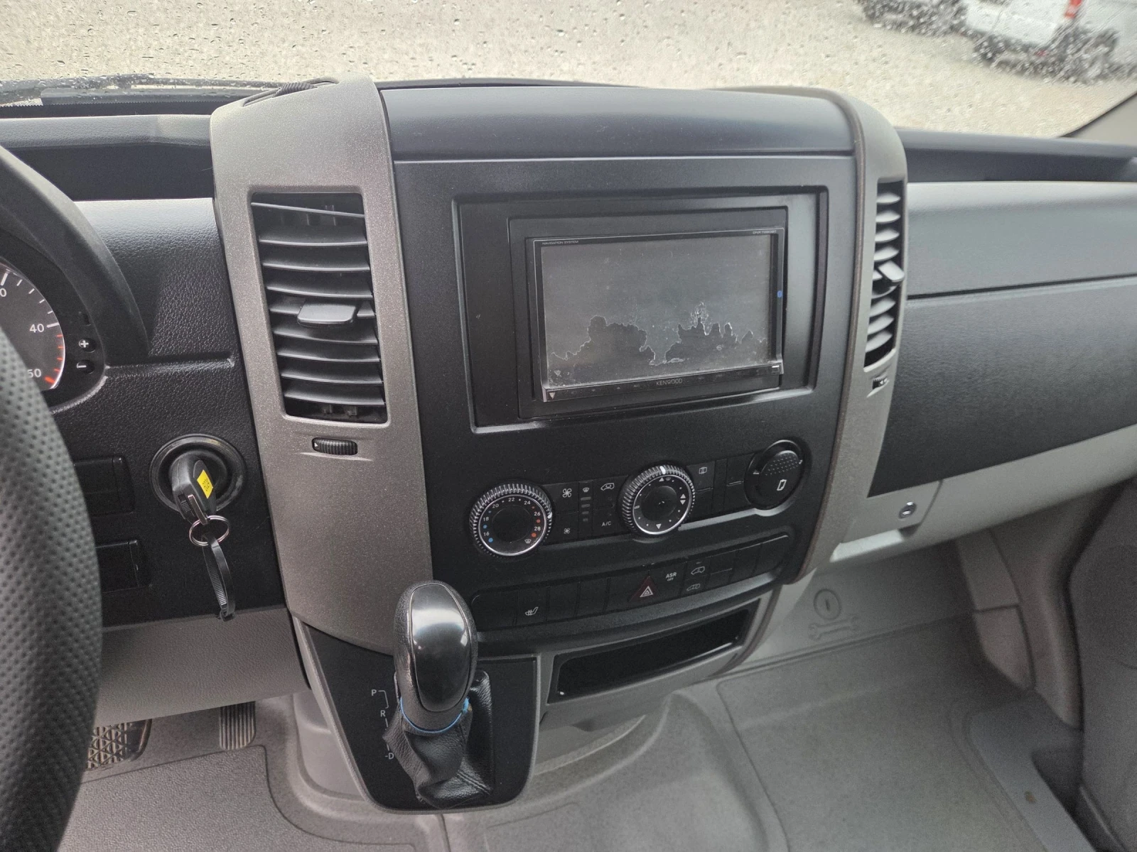 Mercedes-Benz Sprinter 319 CDI, Автомат, Клима, Нави, снимка 11 - Бусове и автобуси - 54357178