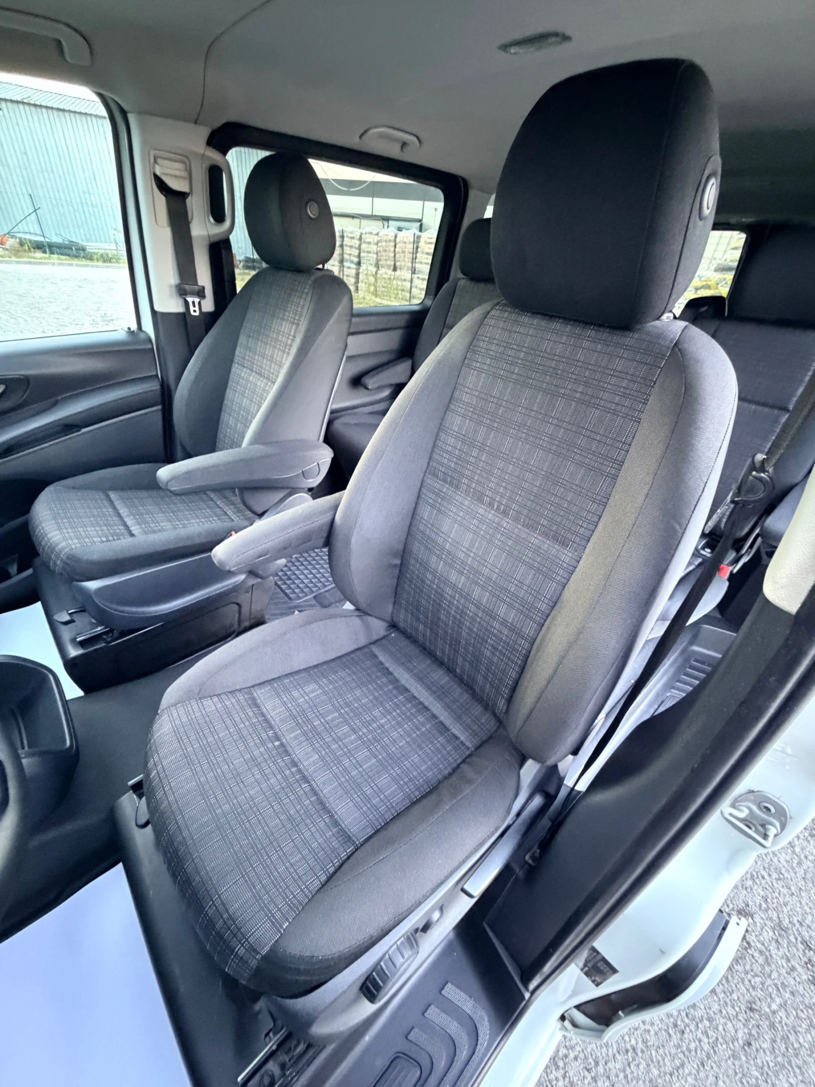 Mercedes-Benz Vito 116 CDI* LED* 5 МЕСТА* ИТАЛИЯ* НАВИГАЦИЯ* КАМЕРА, снимка 12 - Бусове и автобуси - 55779517