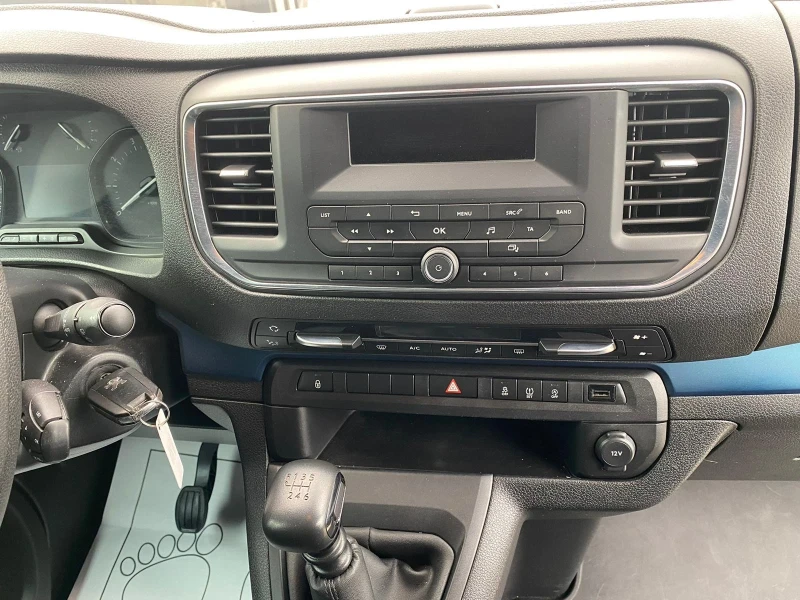 Peugeot Traveler 1.6 HDI Euro6 7+ 1 Климатроник вс.платено обслужен, снимка 8 - Автомобили и джипове - 51056607
