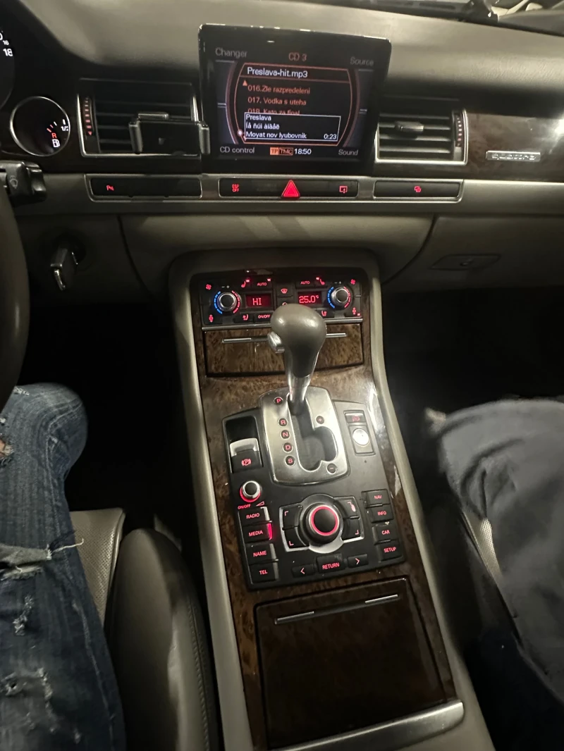 Audi A8, снимка 8 - Автомобили и джипове - 52681101