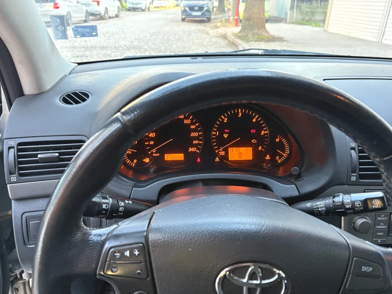 Toyota Avensis, снимка 11 - Автомобили и джипове - 52740136
