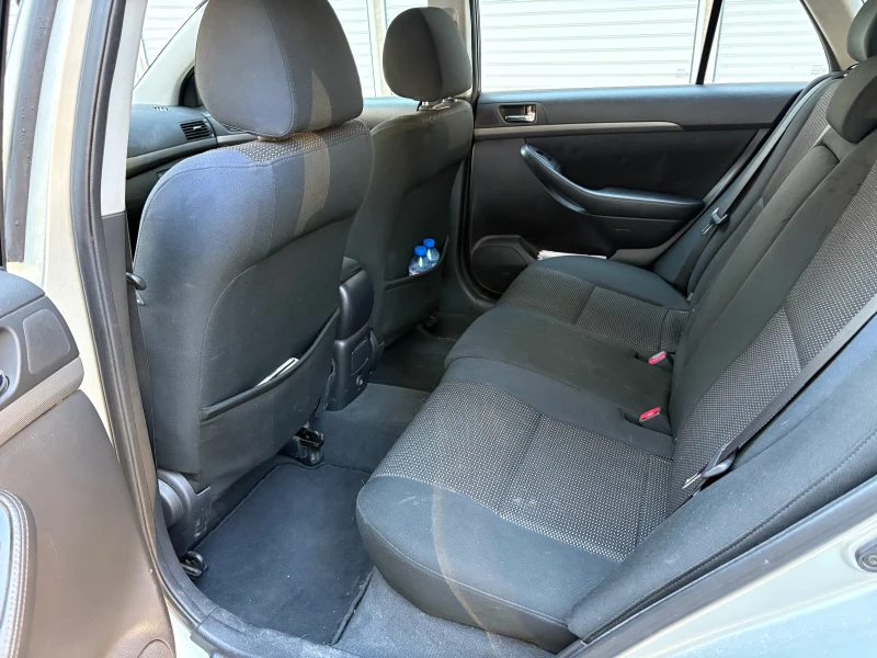 Toyota Avensis, снимка 13 - Автомобили и джипове - 52740136