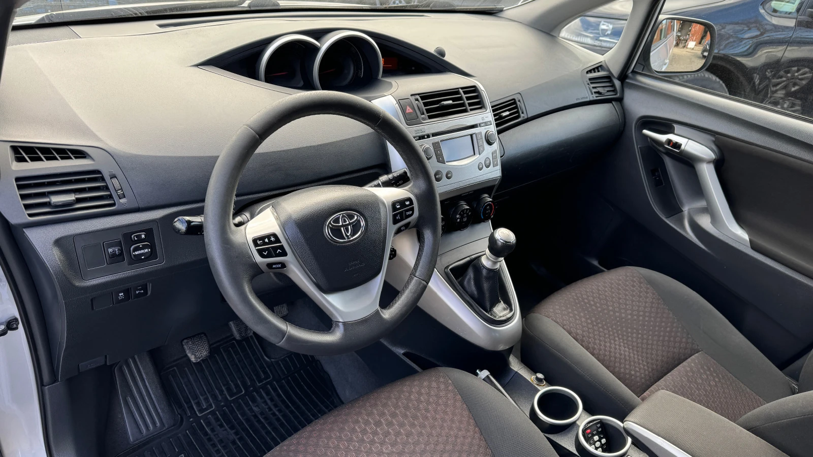 Toyota Verso 1.8i Внос ШВЕЙЦАРИЯ! 6ск. PDC, DVD, Автопилот, ТОП - изображение 10