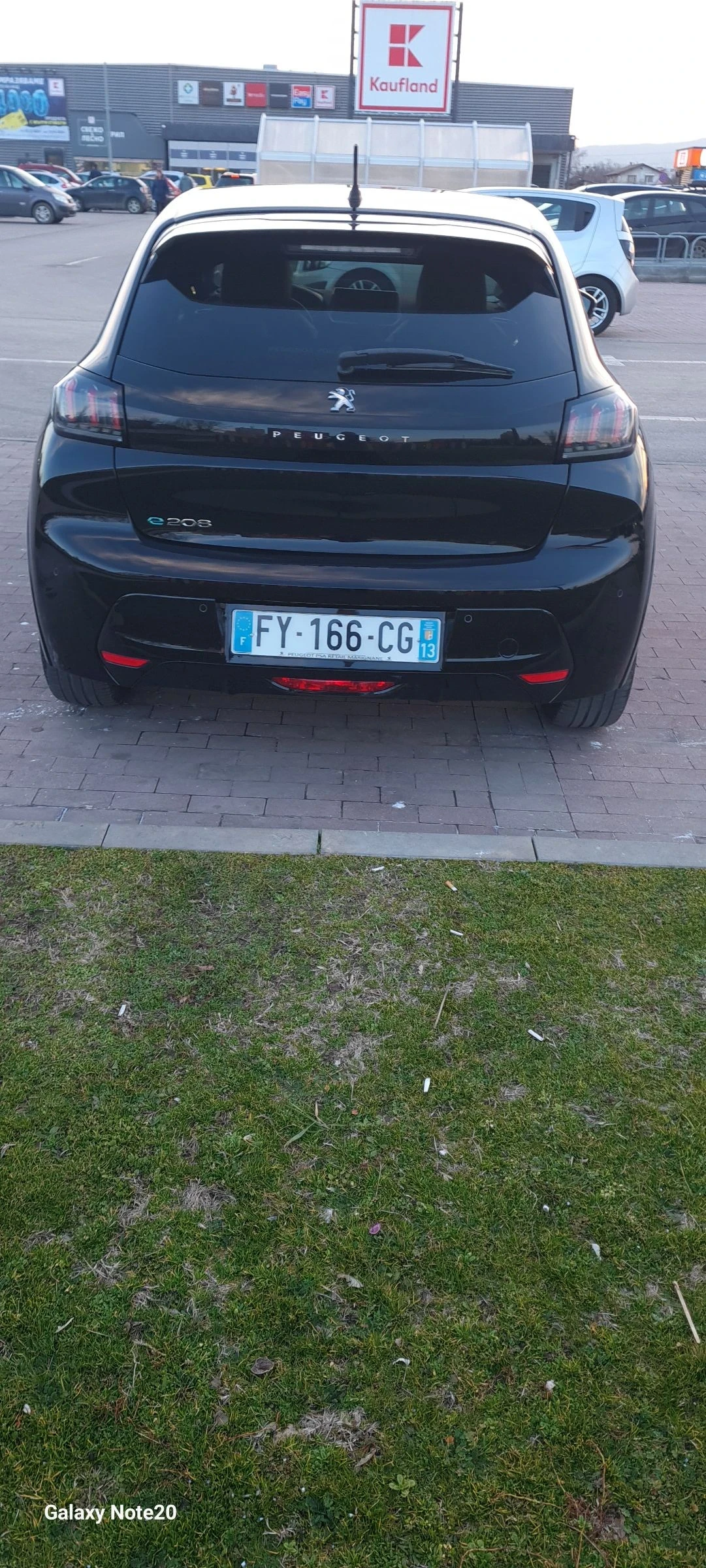 Peugeot 208 208e 50kwh, снимка 11 - Автомобили и джипове - 53751359