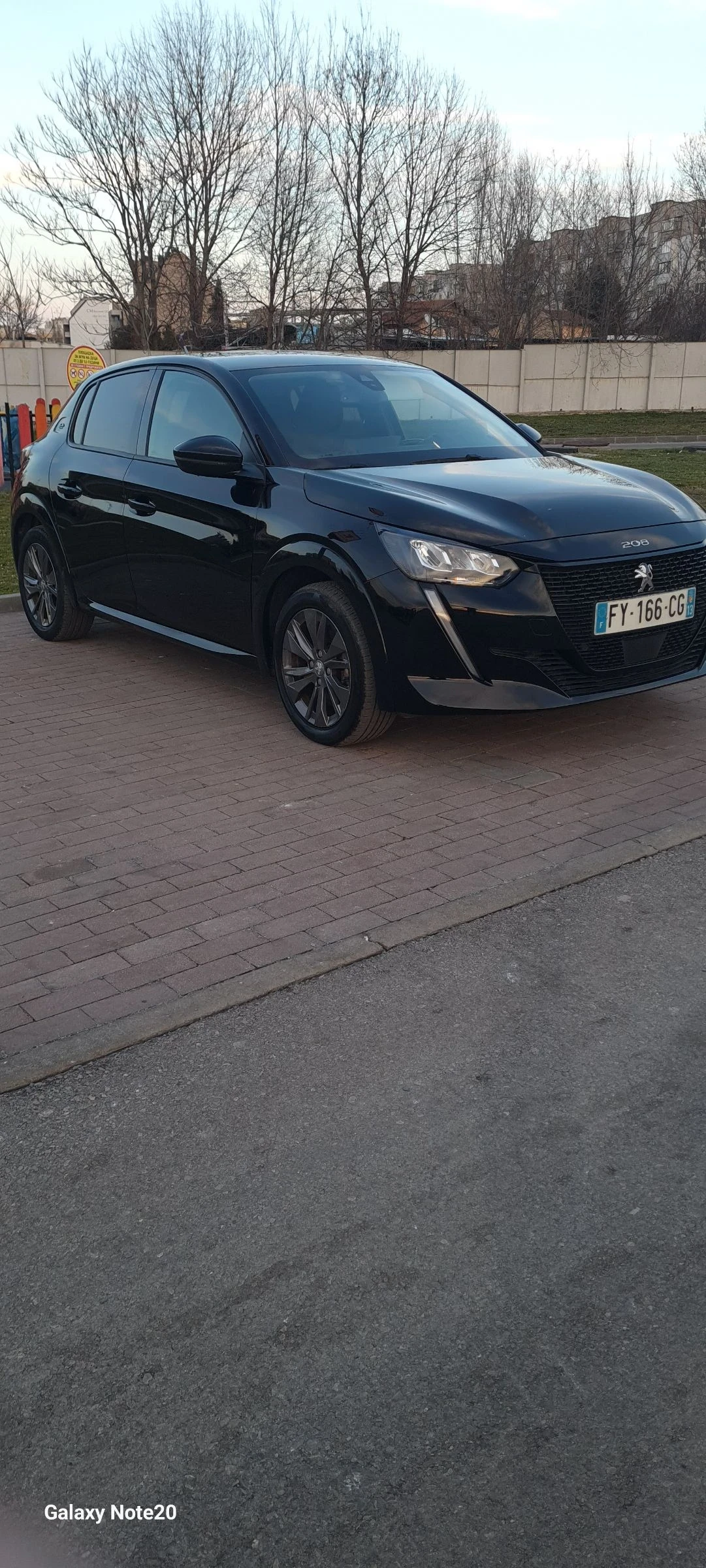 Peugeot 208 208e 50kwh, снимка 13 - Автомобили и джипове - 53751359