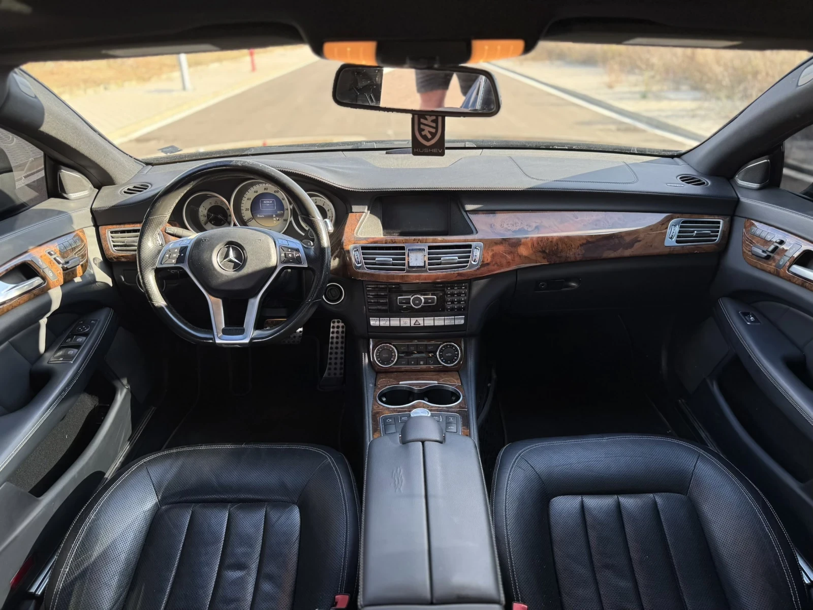 Mercedes-Benz CLS 550, снимка 8 - Автомобили и джипове - 54011430