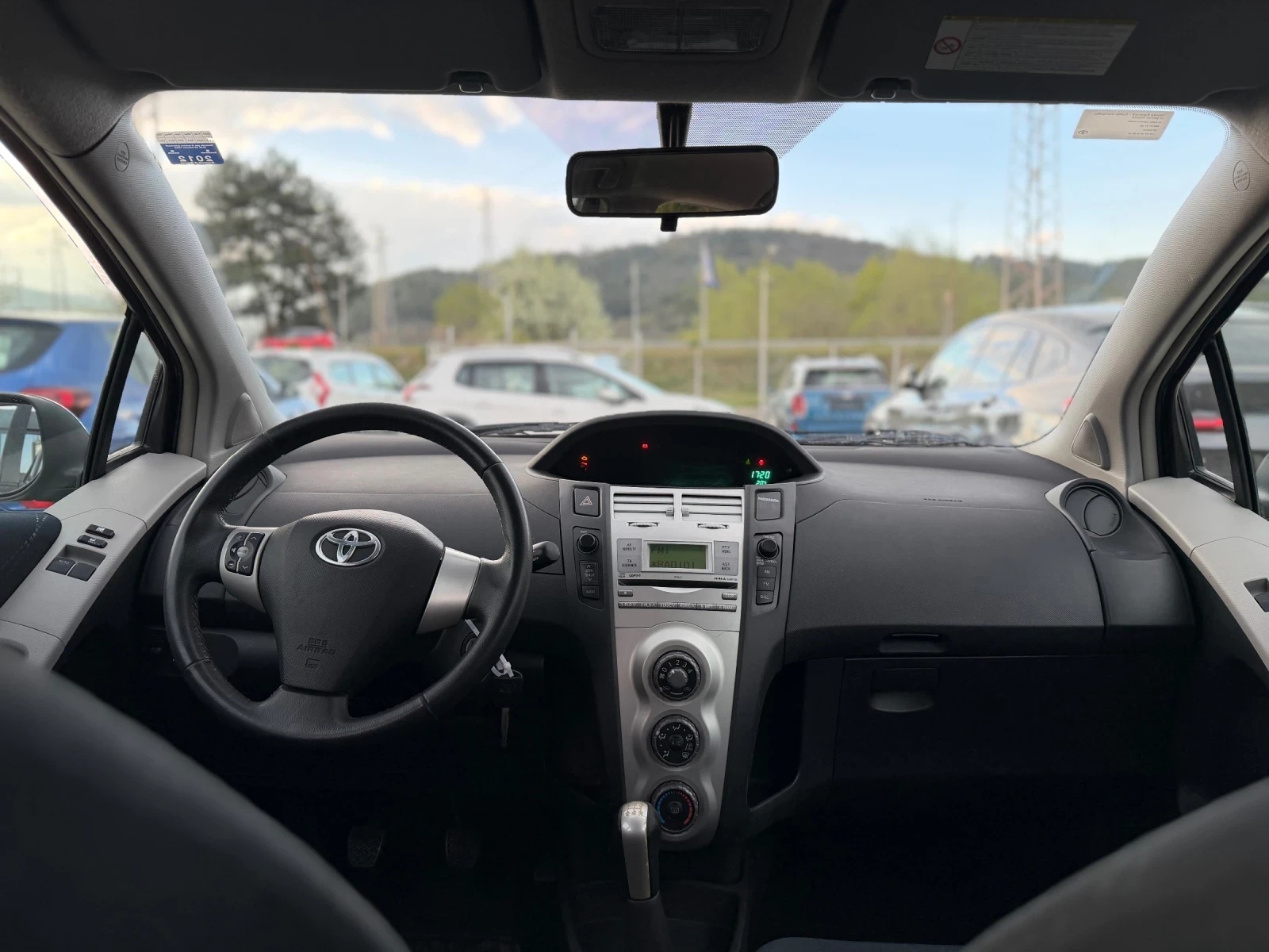 Toyota Yaris 1.3Benzin/2008, снимка 13 - Автомобили и джипове - 54346782