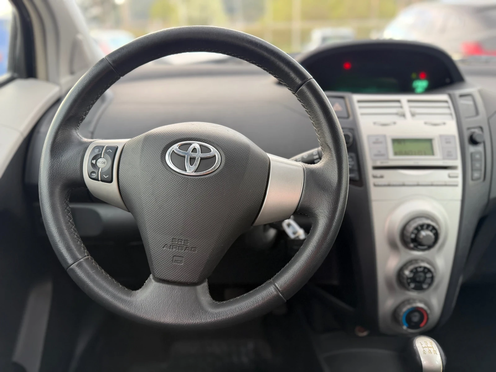 Toyota Yaris 1.3Benzin/2008, снимка 9 - Автомобили и джипове - 54346782