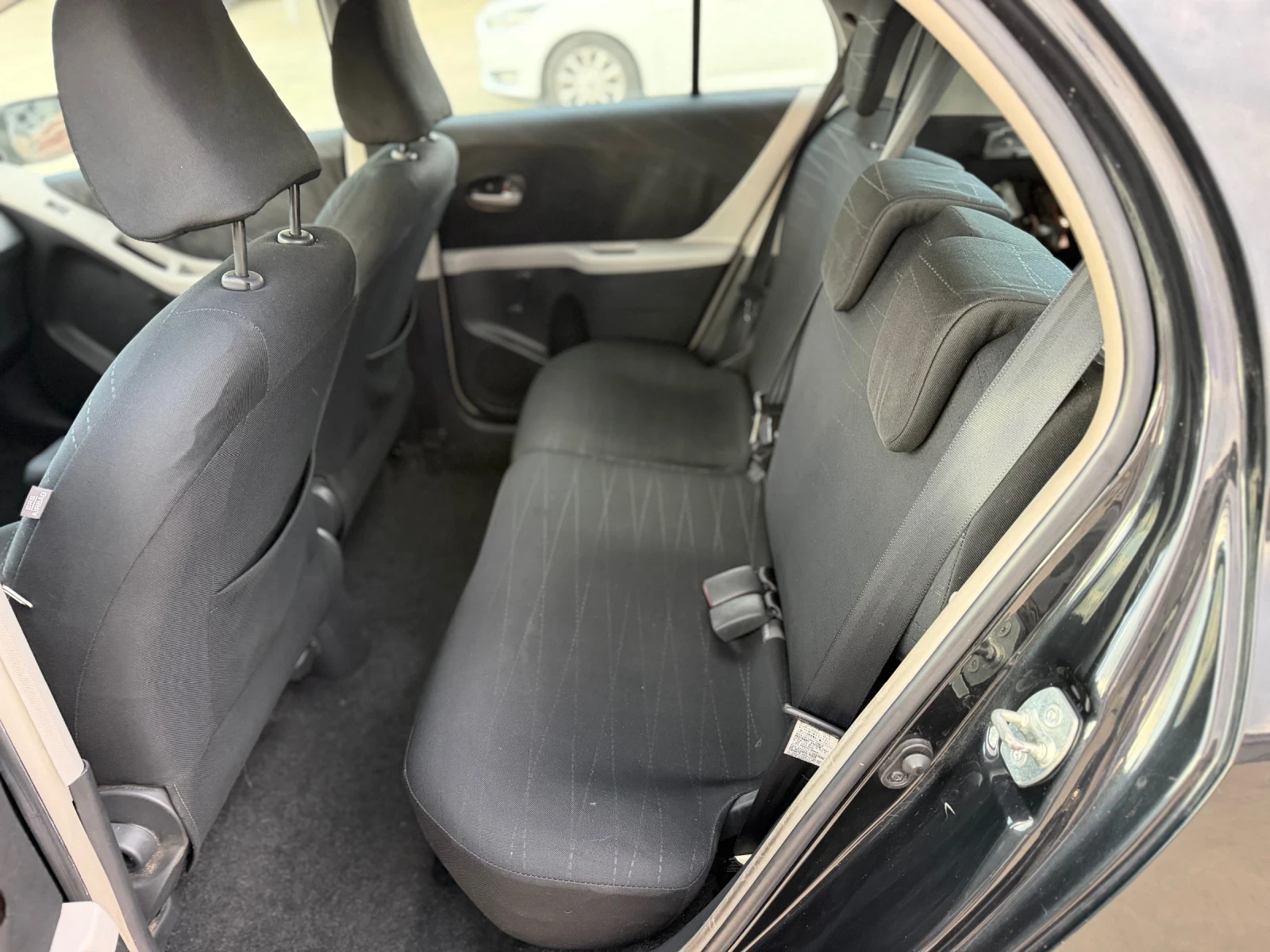 Toyota Yaris 1.3Benzin/2008, снимка 15 - Автомобили и джипове - 54346782