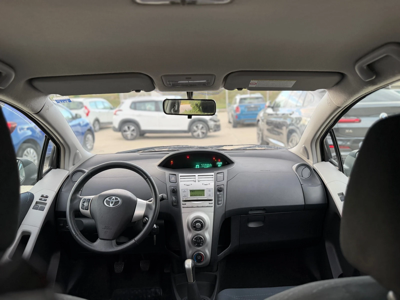 Toyota Yaris 1.3Benzin/2008, снимка 10 - Автомобили и джипове - 54346782