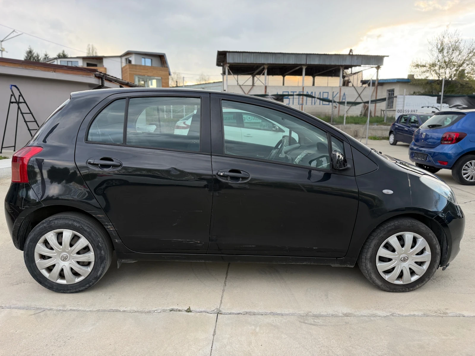 Toyota Yaris 1.3Benzin/2008, снимка 4 - Автомобили и джипове - 54346782