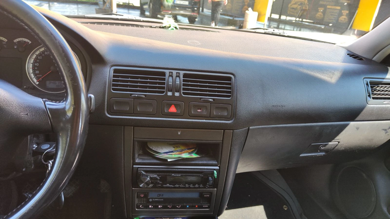 VW Bora, снимка 8 - Автомобили и джипове - 54430391