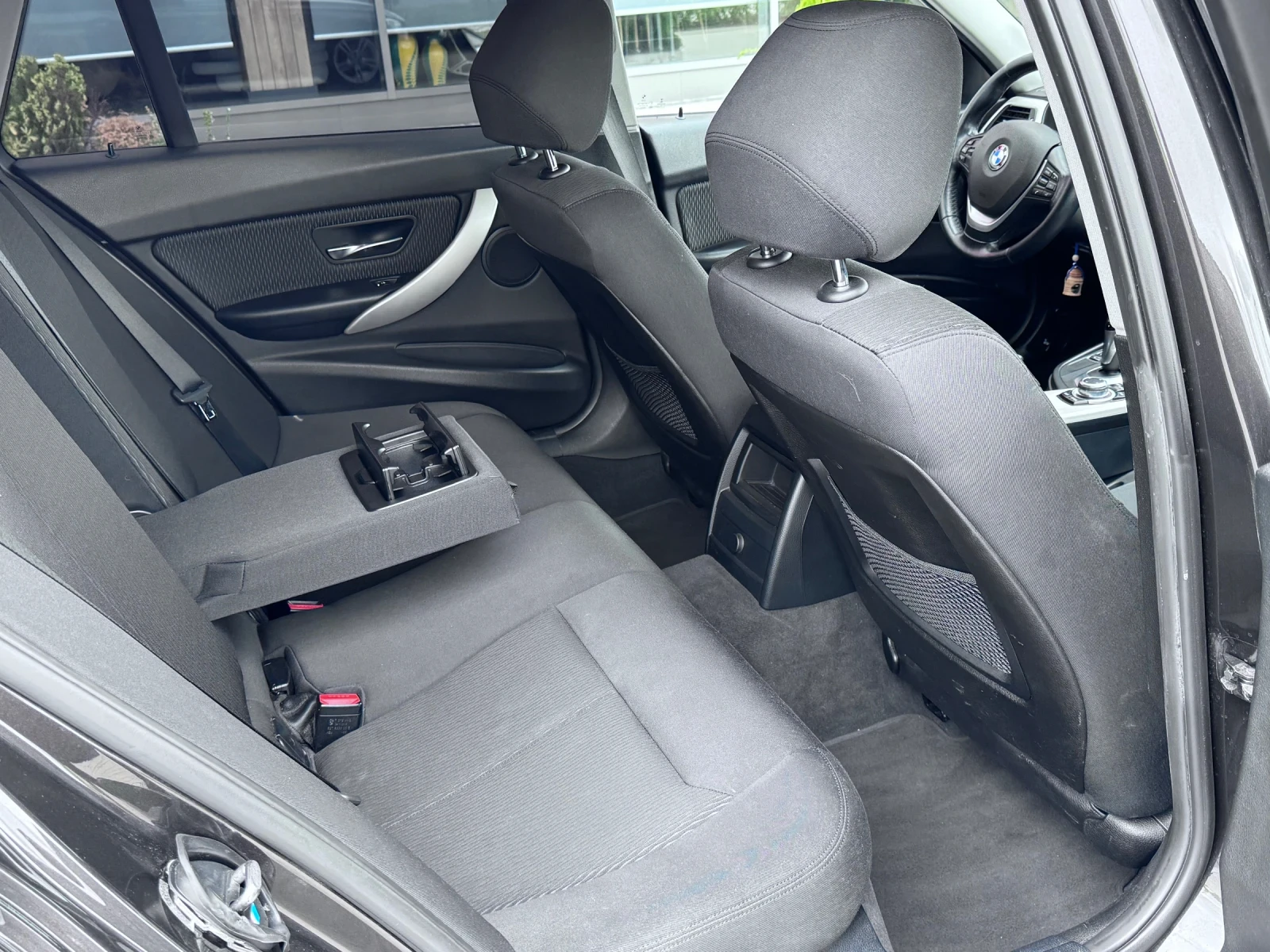 BMW 318 Facelift B47, снимка 9 - Автомобили и джипове - 54575853