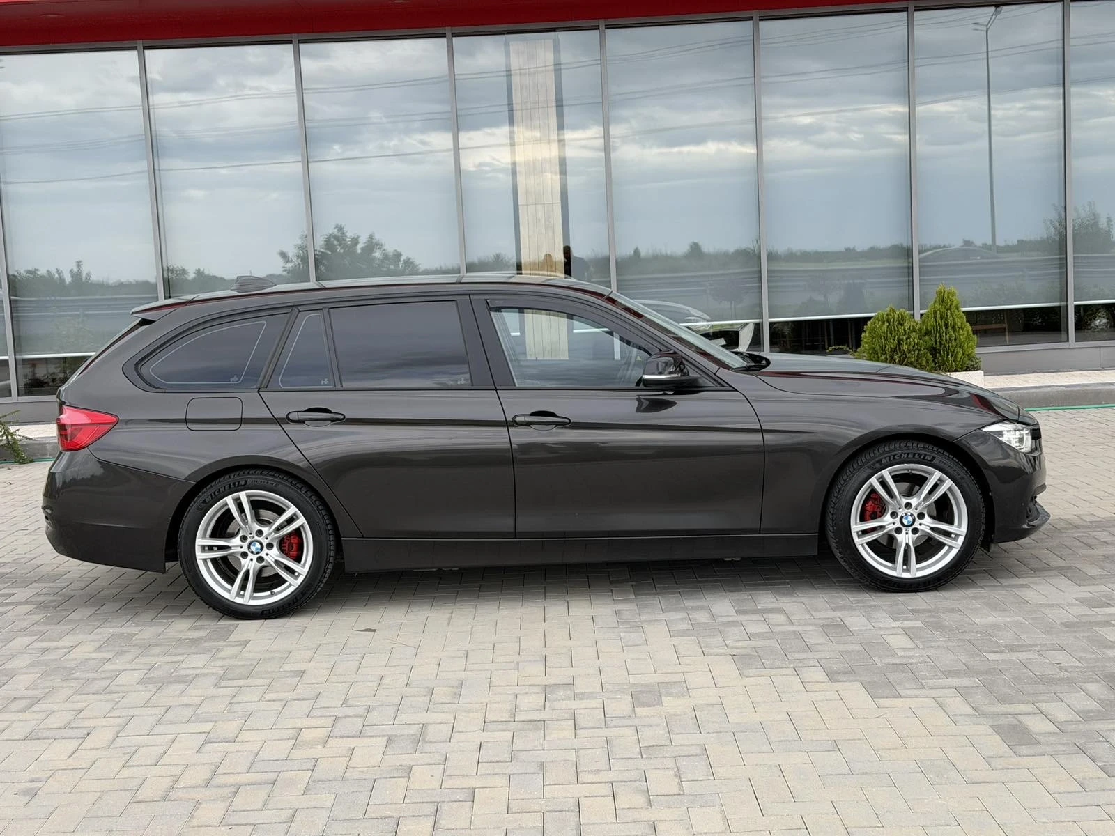 BMW 318 Facelift B47, снимка 6 - Автомобили и джипове - 54575853