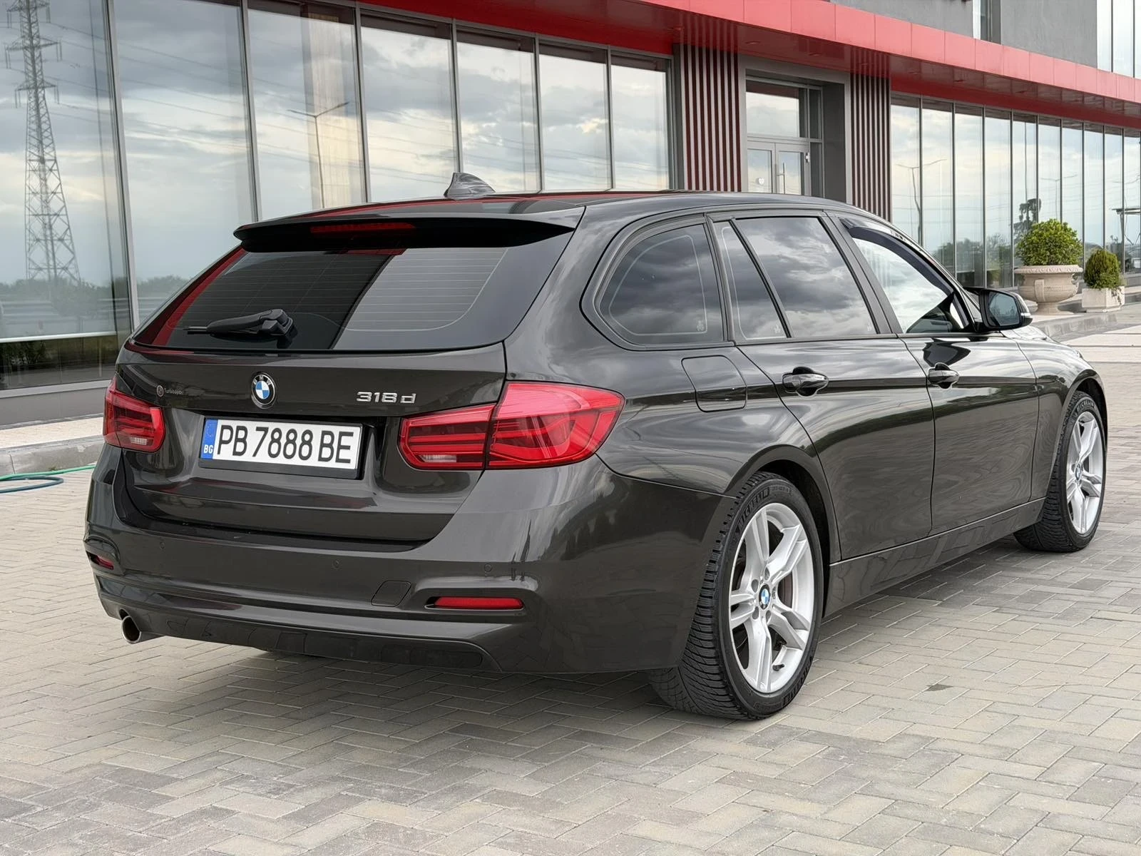 BMW 318 Facelift B47, снимка 3 - Автомобили и джипове - 54575853