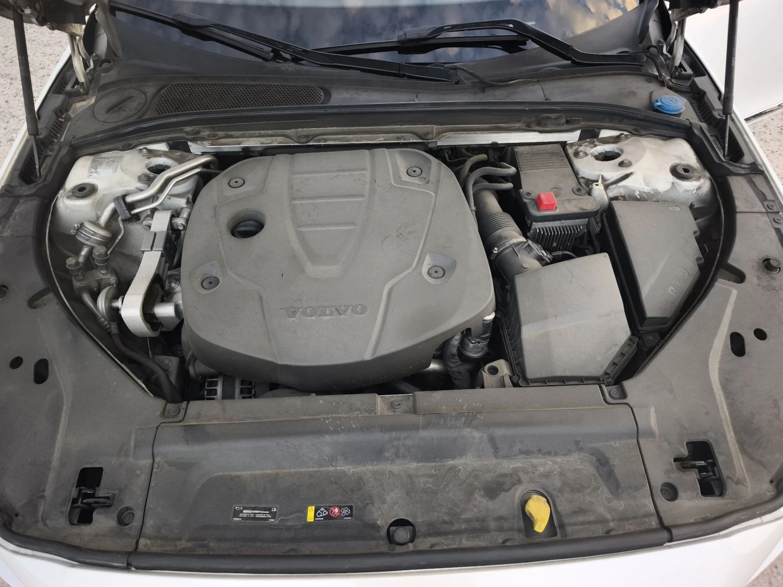 Volvo V60 2.0d 190kc INSCRIPTION FULL SERVICE IN VOLVO, снимка 15 - Автомобили и джипове - 54622511