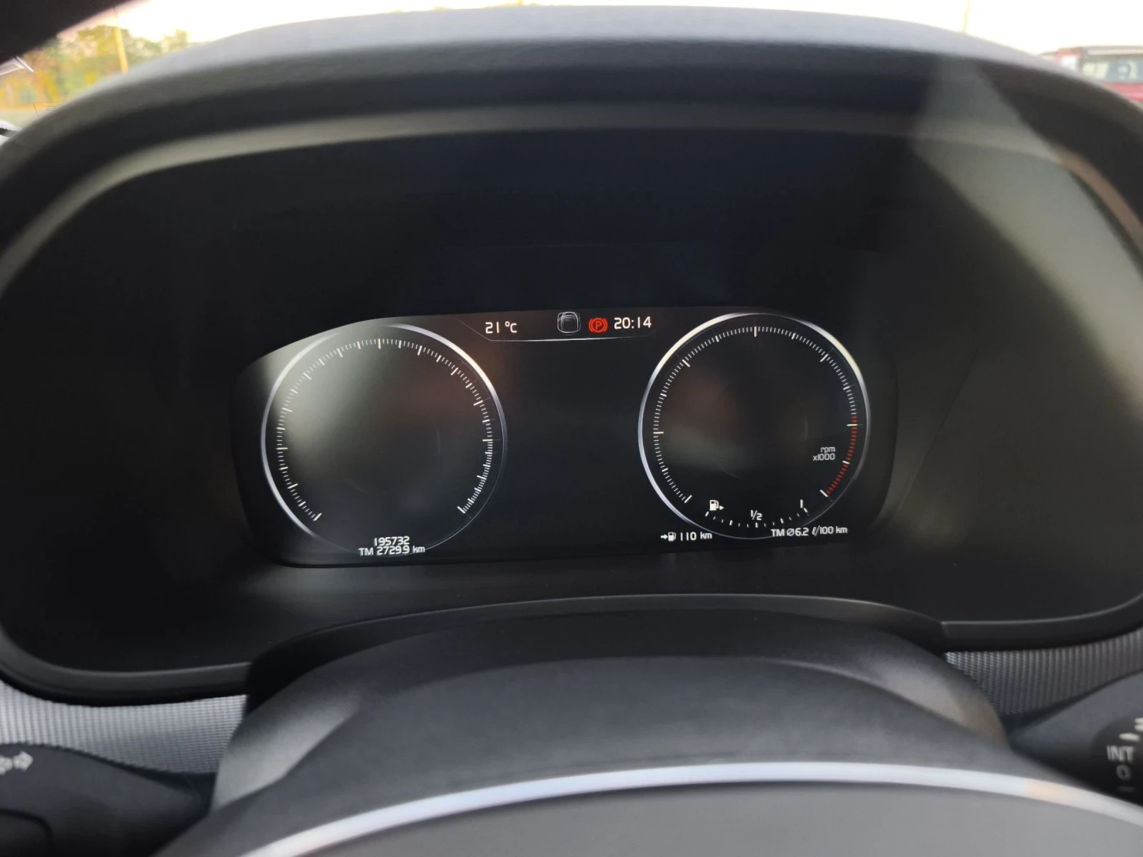 Volvo V60 2.0d 190kc INSCRIPTION FULL SERVICE IN VOLVO, снимка 9 - Автомобили и джипове - 54622511
