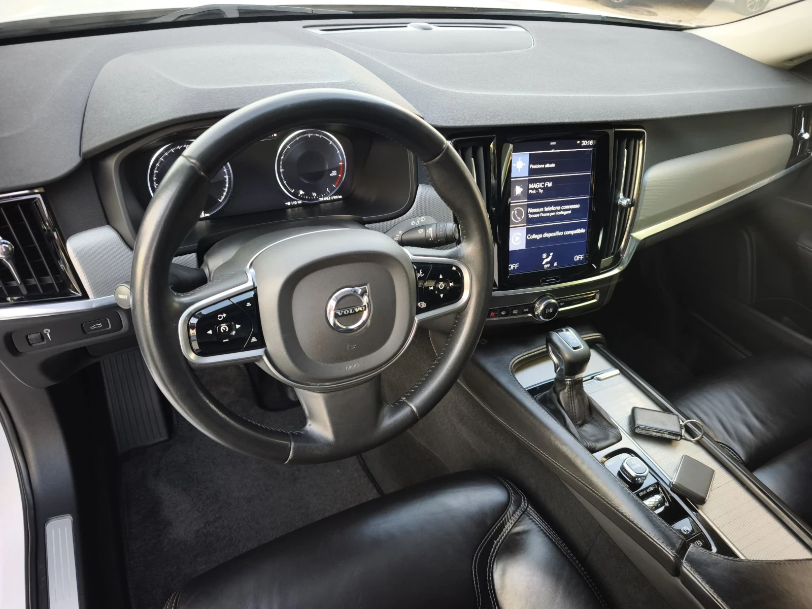 Volvo V60 2.0d 190kc INSCRIPTION FULL SERVICE IN VOLVO, снимка 7 - Автомобили и джипове - 54622511