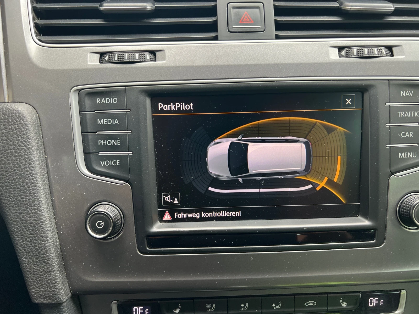 VW Golf VW Golf 7    Lounge , година 2015 2.0 TDI , 150 к., снимка 15 - Автомобили и джипове - 54798017