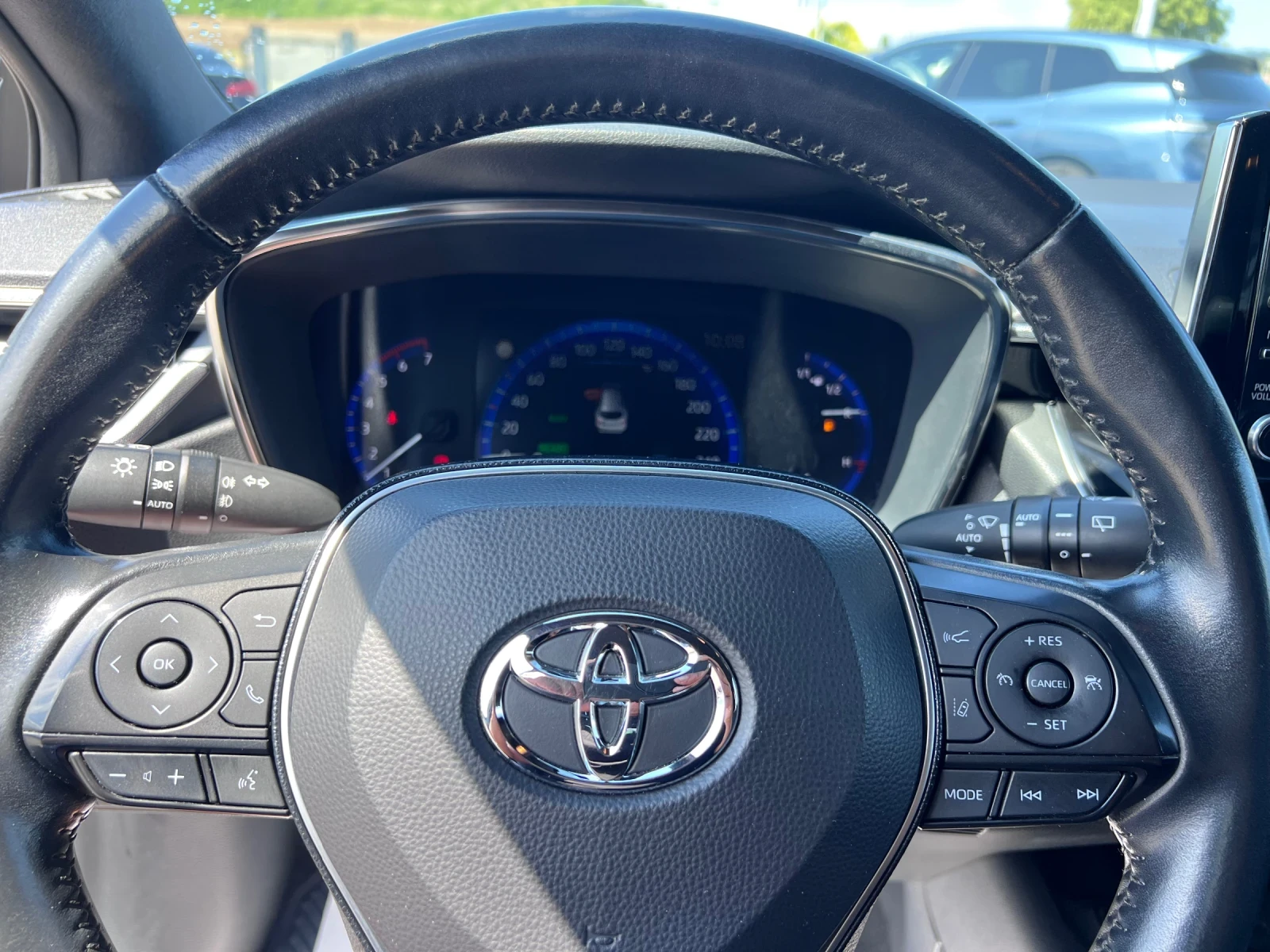 Toyota Corolla 1.8 HIBRID, снимка 11 - Автомобили и джипове - 54977336