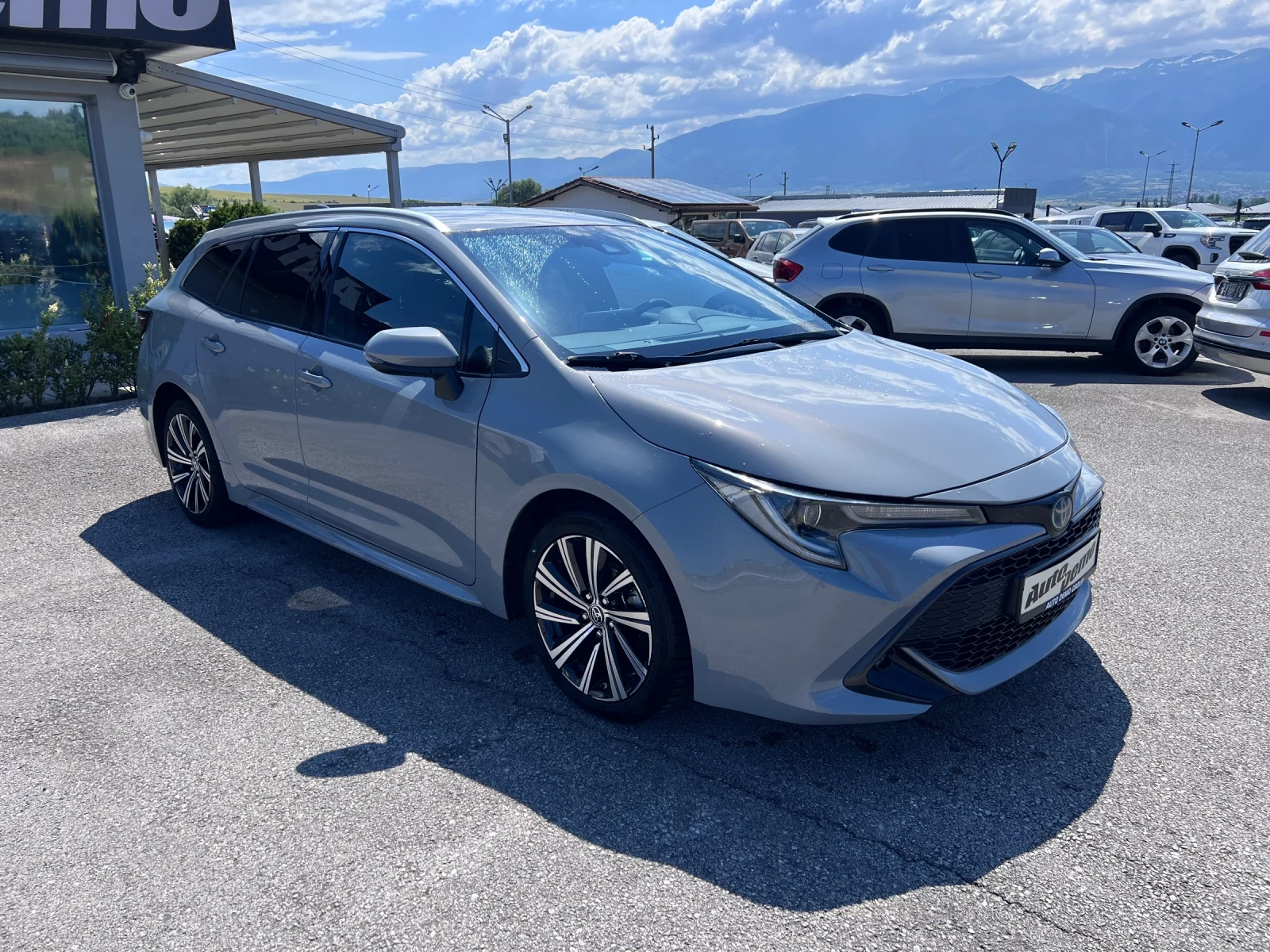 Toyota Corolla 1.8 HIBRID, снимка 3 - Автомобили и джипове - 54977336