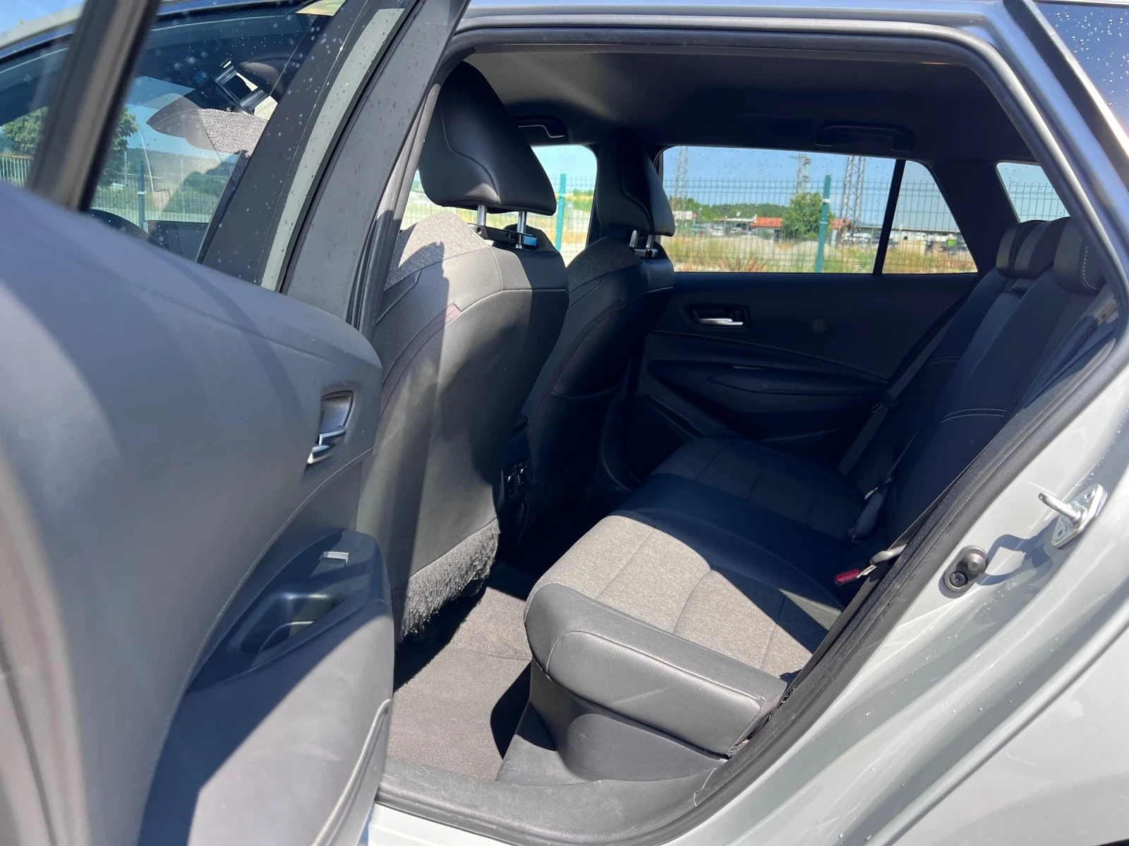 Toyota Corolla 1.8 HIBRID, снимка 12 - Автомобили и джипове - 54977336