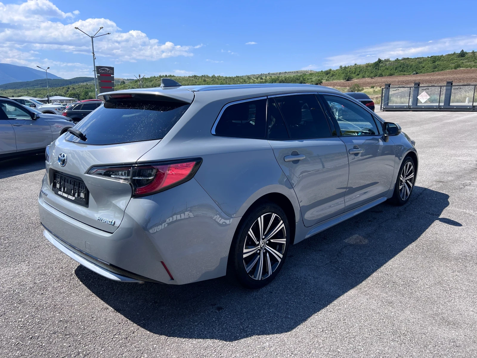 Toyota Corolla 1.8 HIBRID, снимка 4 - Автомобили и джипове - 54977336