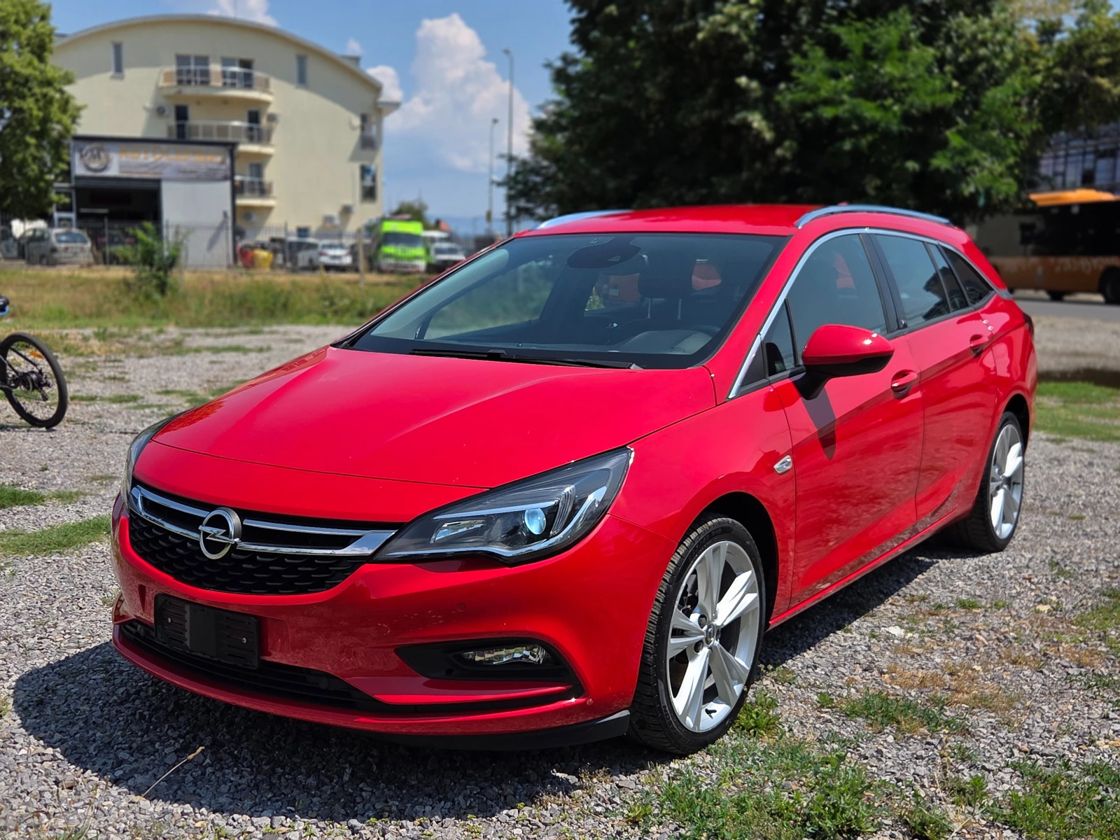 Opel Astra INOVATION* АВТОМАТ* КОЖА* DISTRONIC FULL* 136к.с. , снимка 2 - Автомобили и джипове - 55121985