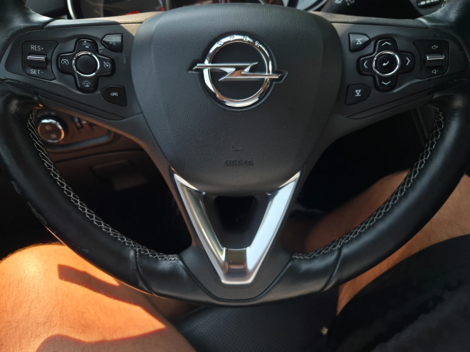 Opel Astra INOVATION* АВТОМАТ* КОЖА* DISTRONIC FULL* 136к.с. , снимка 13 - Автомобили и джипове - 55121985