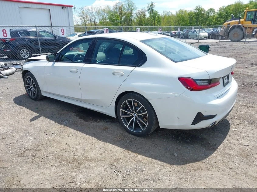 BMW 330 xDrive* LANE* DISTRO, снимка 3 - Автомобили и джипове - 55537919