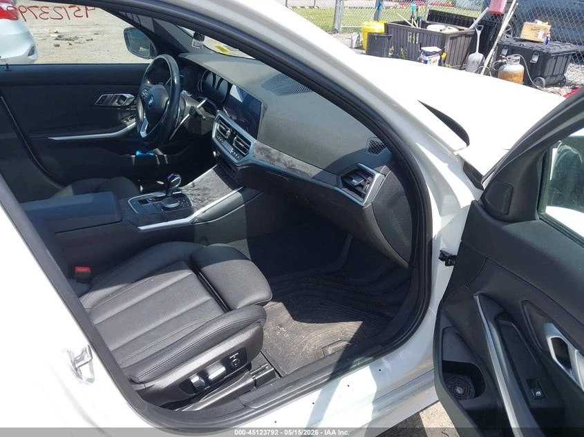 BMW 330 xDrive* LANE* DISTRO, снимка 5 - Автомобили и джипове - 55537919