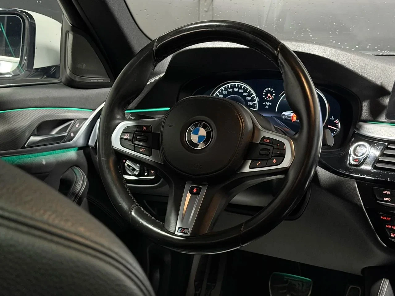 BMW 530 i xDrive M Sport | Navigation | Heated Seats | Mem, снимка 8 - Автомобили и джипове - 55901484