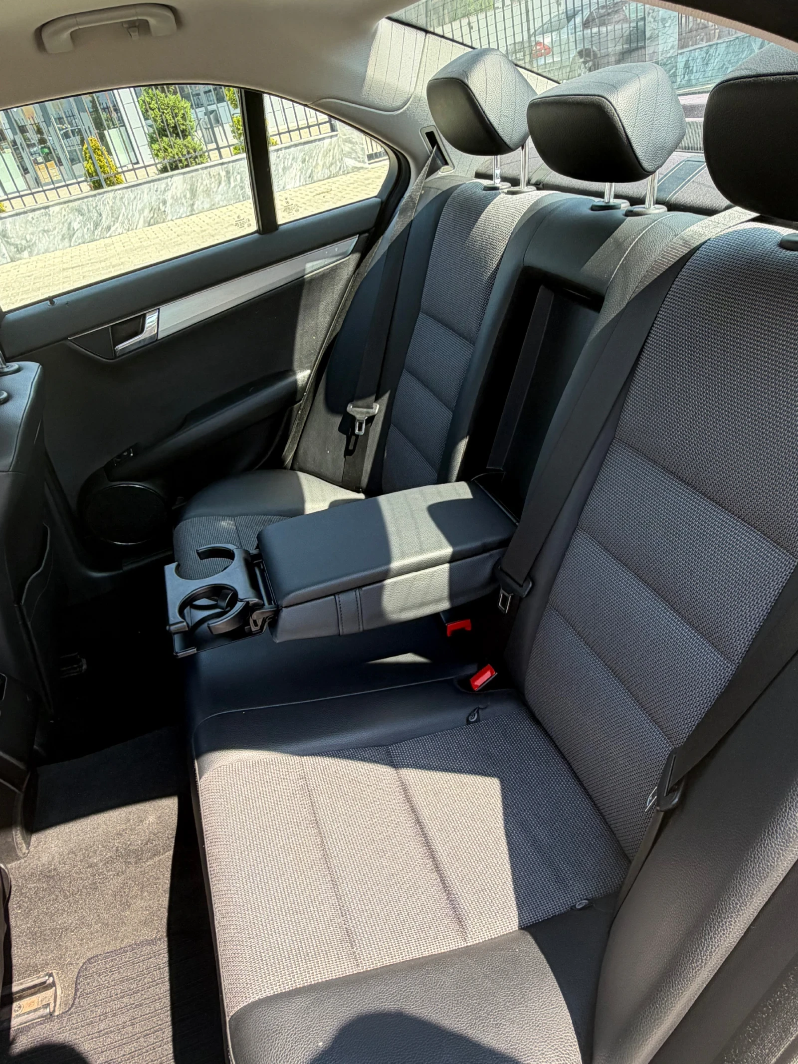 Mercedes-Benz C 220, снимка 9 - Автомобили и джипове - 55977543